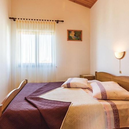 Beautiful Apartment In Pula With Kitchen 외부 사진