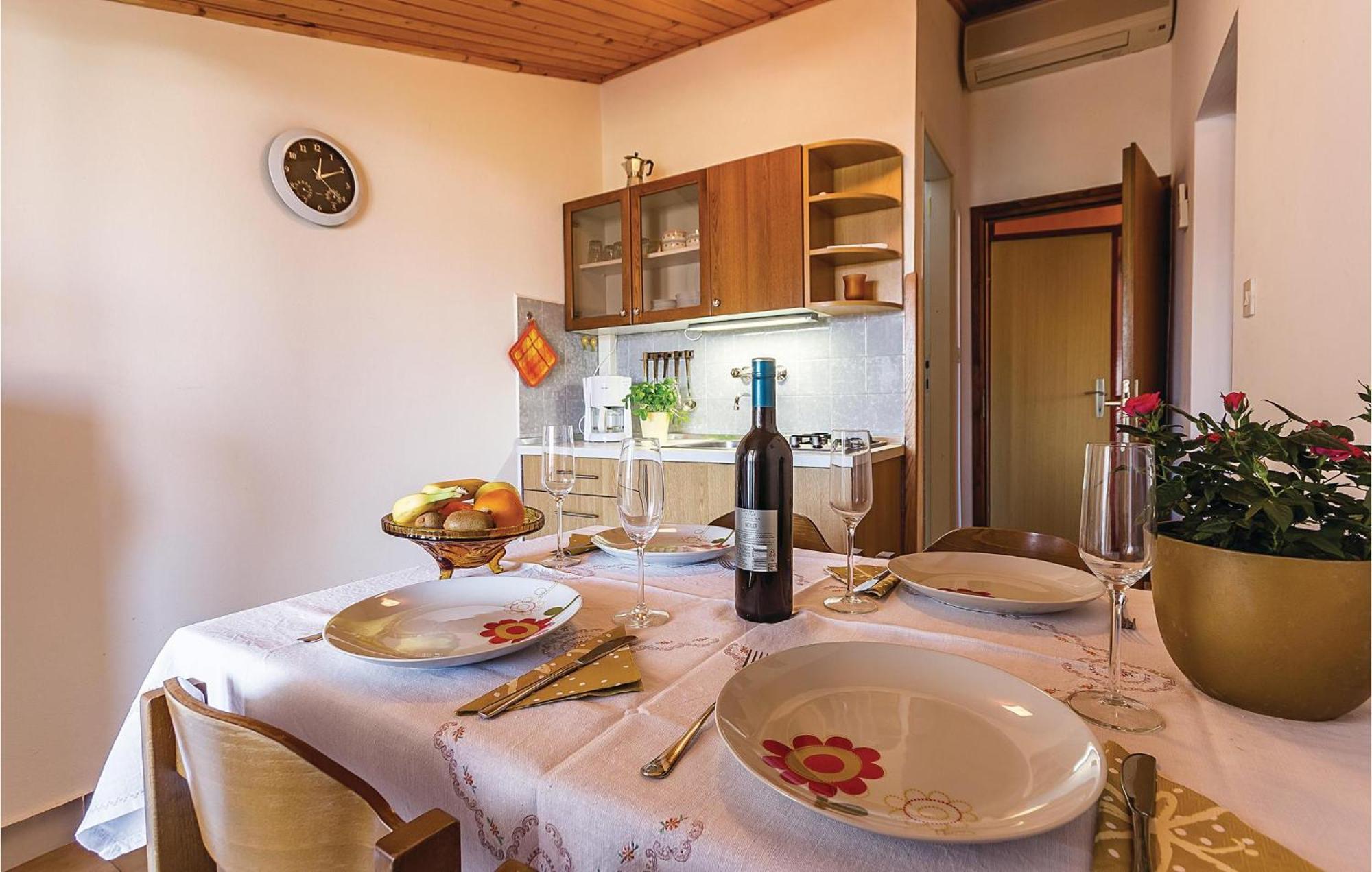 Beautiful Apartment In Pula With Kitchen 외부 사진