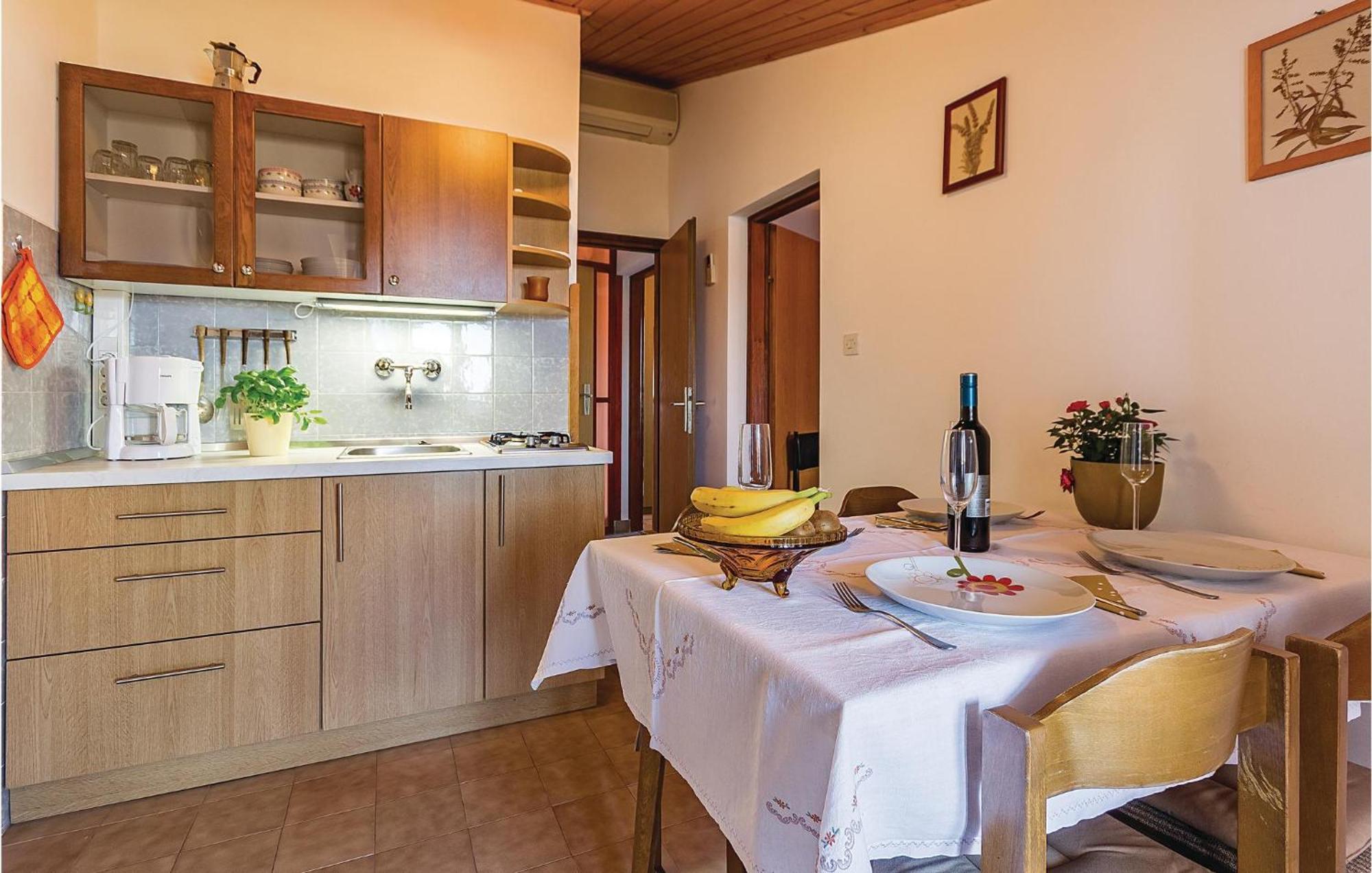 Beautiful Apartment In Pula With Kitchen 외부 사진